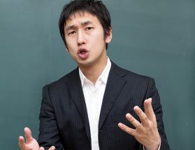 演じる